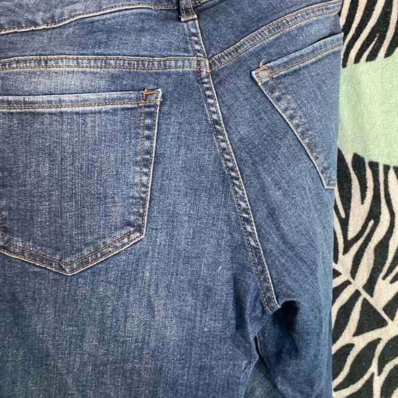 2 pairs one dark and one light same size and style 8L - Picture 15 of 16